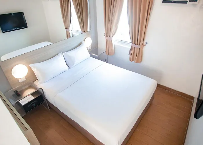 Red Planet Malate Mabini Hotel 3*