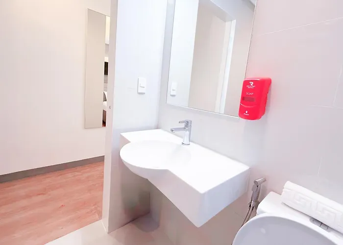Red Planet Malate Mabini Hotel