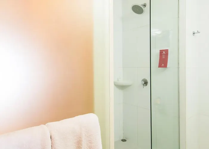 Red Planet Malate Mabini Hotel 3*