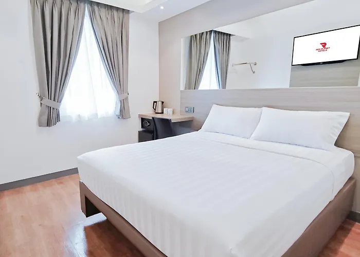 Red Planet Malate Mabini Hotel 3*