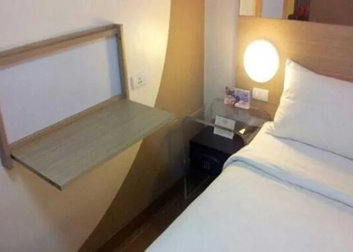 Hotel Red Planet Malate Mabini 3*
